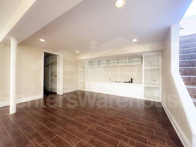 Building Photo - 10307 Insley St