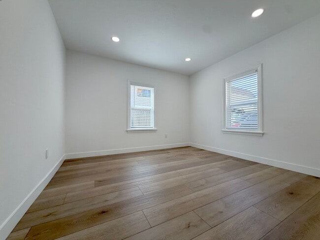 Building Photo - Alhambra Dr