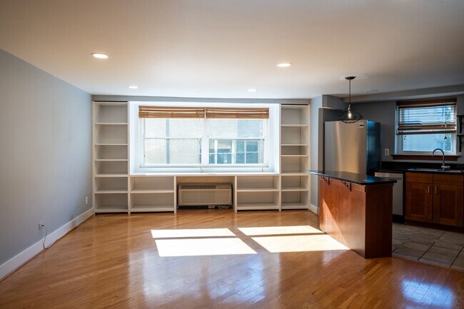 Building Photo - Bright and Peaceful One-Bedroom with Built-Ins and Rooftop Views