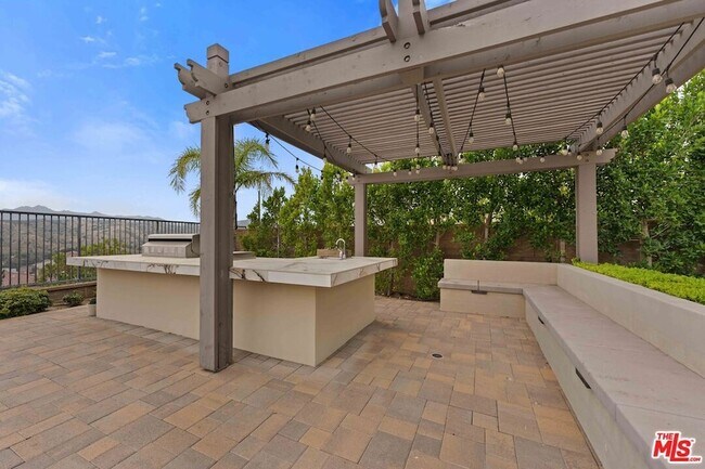 Building Photo - 11925 N Ricasoli Way