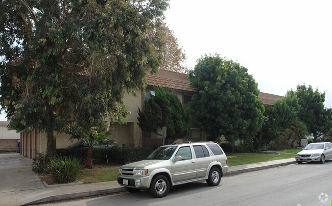 Building Photo - 3651 Farquhar Ave