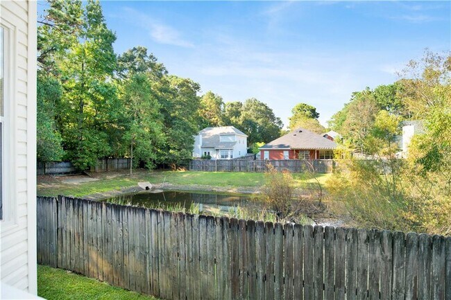 Building Photo - 708 Monarch Dr W