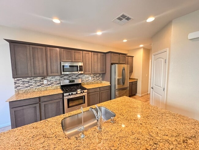 Building Photo - Beautifu 2 Story 4 bedrooms 2.5 baths located in Mountain Edge Southwest