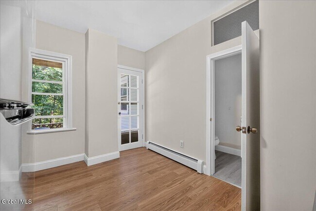 Building Photo - 184 Saratoga Ave