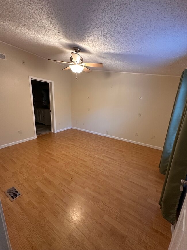 Building Photo - 304 Carson Elliott Dr