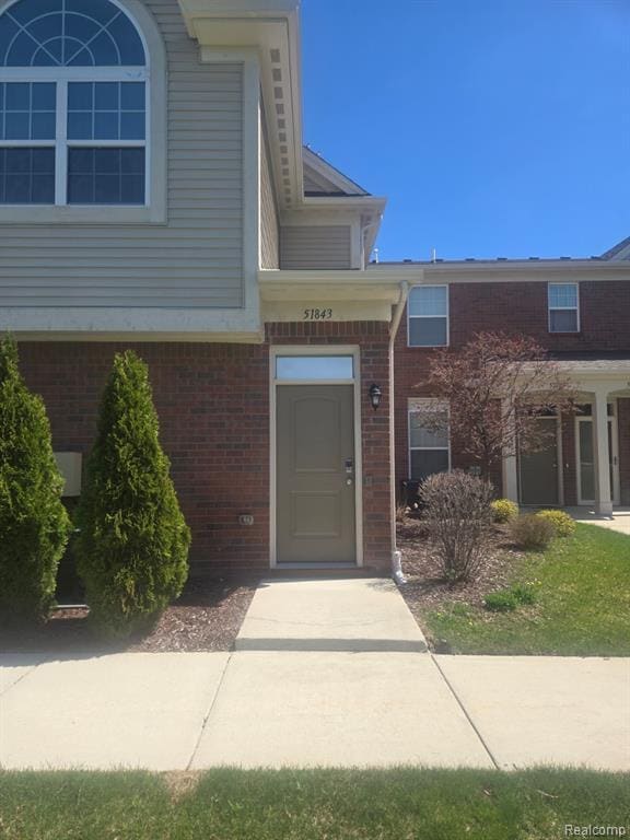 Building Photo - 51843 E Pointe Ln