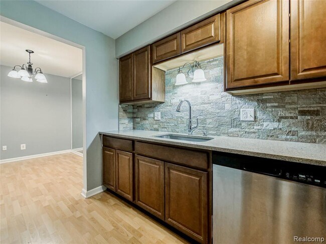 Building Photo - 34763 Maple Ln Dr