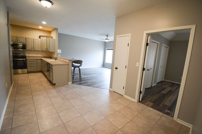 Building Photo - Spacious 2 Bed, 2 Bath Townhome with Attached Garage Available Now!