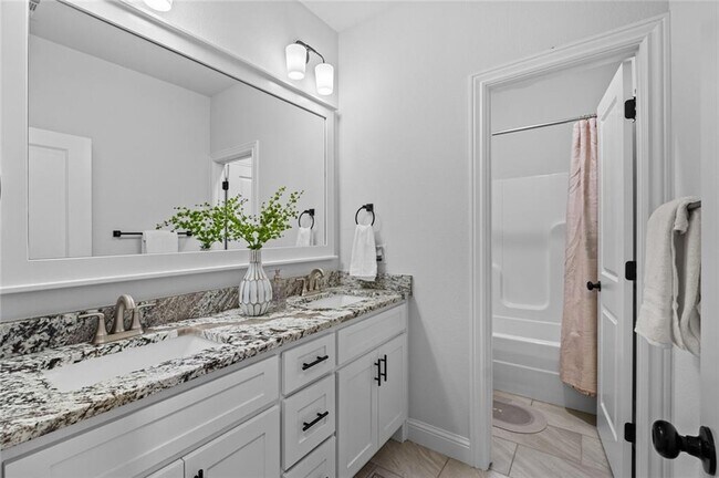 Building Photo - 230 Bequette Ln