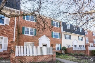 Building Photo - 2844 S Wakefield St