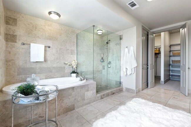 Building Photo - 102 Colorado St