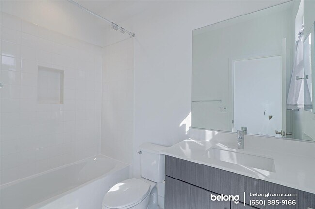 Building Photo - 105 Uptown Cir