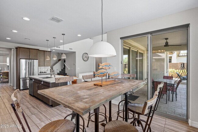 Building Photo - 2423 N Beverly Pl