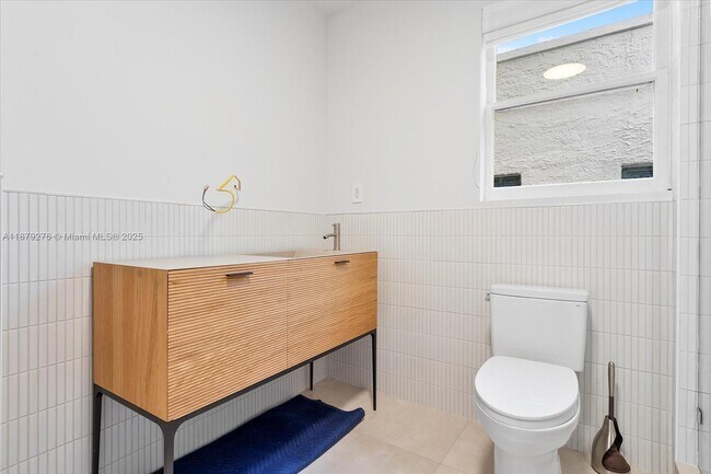 Building Photo - 177 NE 44th St