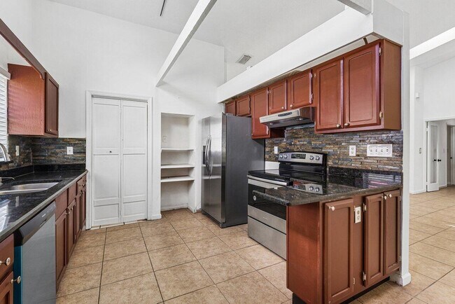 Building Photo - 14616 Autumn Ave