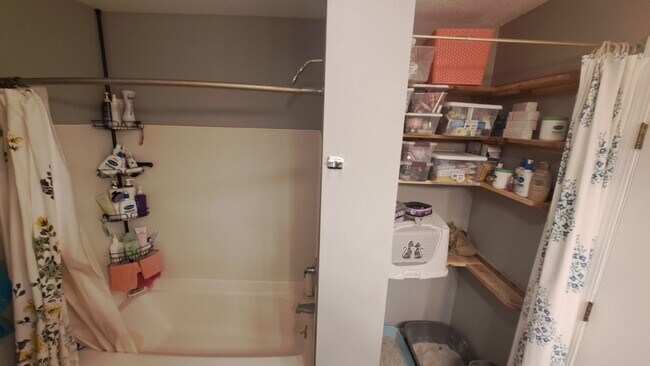 Building Photo - 1512