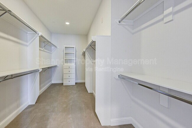 Building Photo - 744 W 24th St