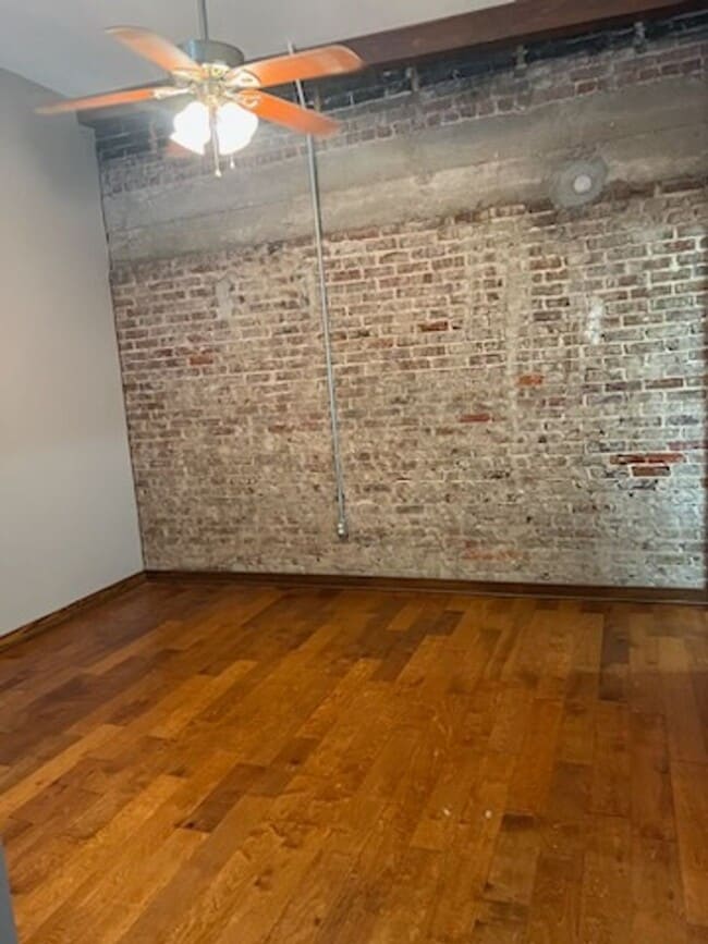 Building Photo - 210 W Main St