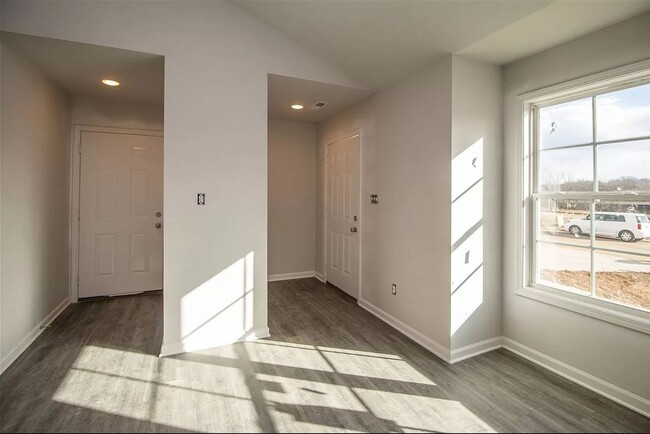 Building Photo - 774 River Birch Rd
