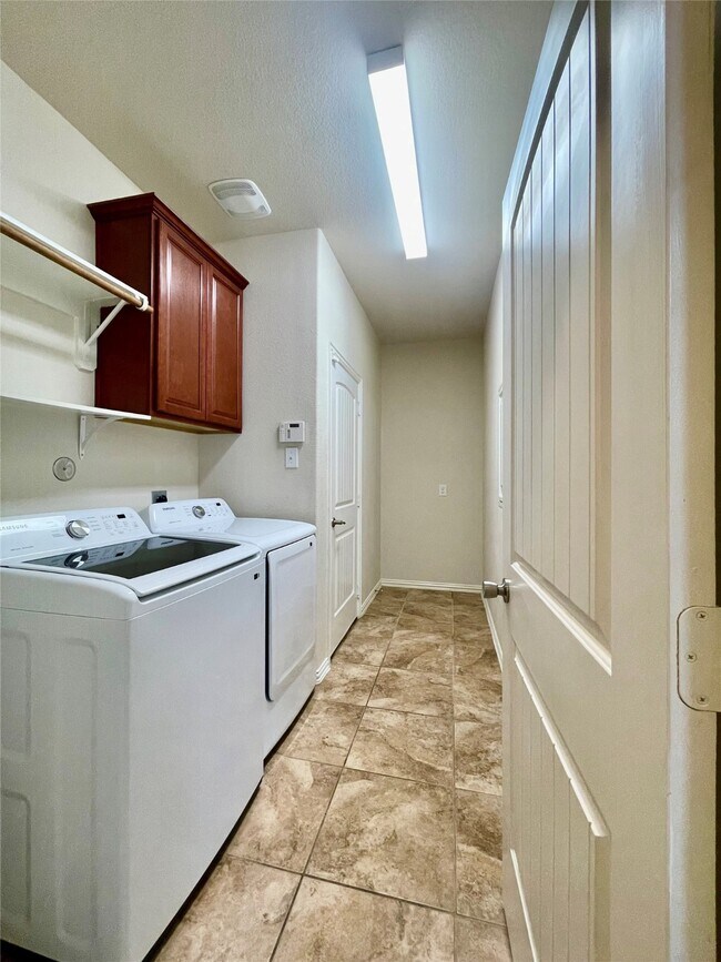 Building Photo - 20801 Sheridan Heights Ln