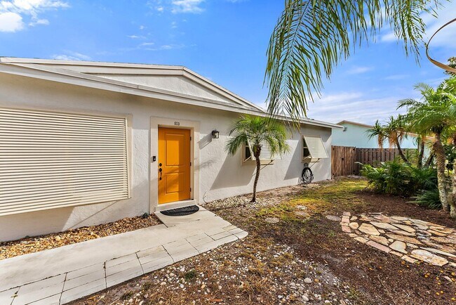 Building Photo - 513 E Whitney Dr