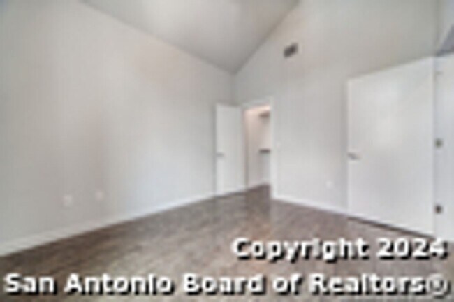 Building Photo - 330 Clay