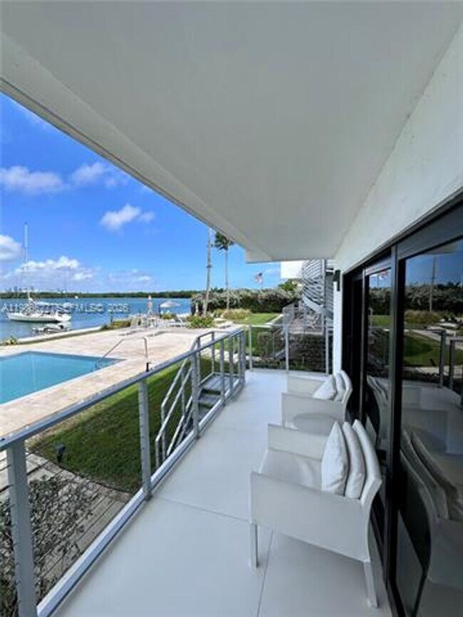 Building Photo - 166 Harbor Dr