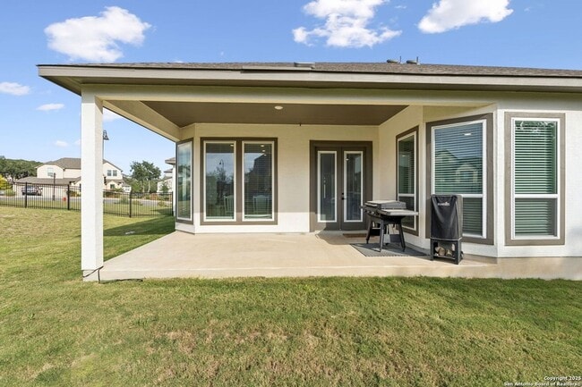 Building Photo - 462 Vamanos