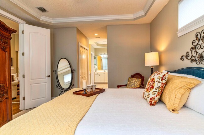 Building Photo - Spacious 4BR Retreat w/ Fenced Yard + Resort Amenities