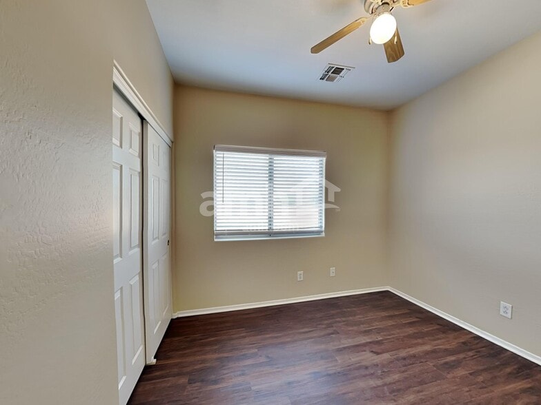 Building Photo - 5202 W Sunland Ave