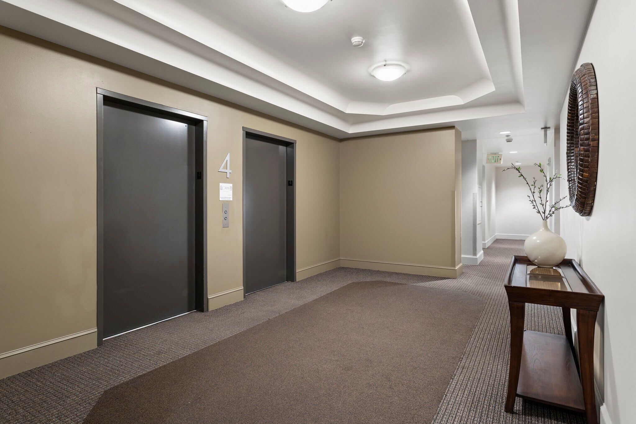 floor level - 300 W 11th Ave