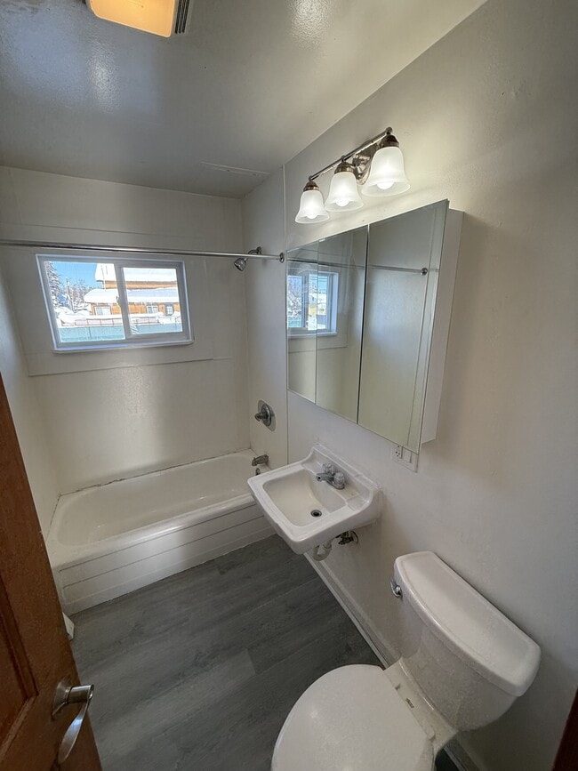 Building Photo - 829 17th Ave