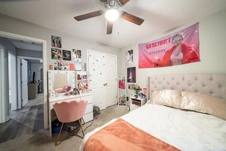 Building Photo - 5208 Spinnaker Ct