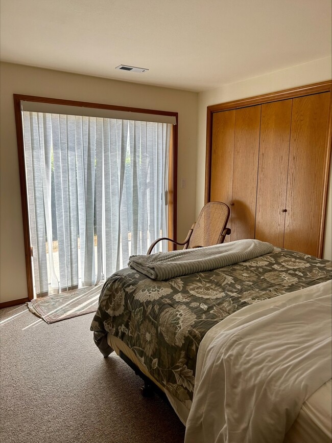 Building Photo - 4739 S Golf Course Dr