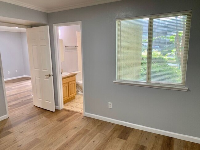 Building Photo - Great 1 bed 1 bath Condo in Pittsburg -- AVAILABLE NOW !!!