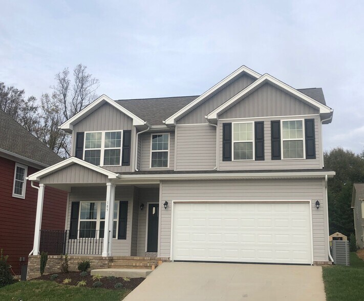 Primary Photo - 185 Ridge Pointe Dr