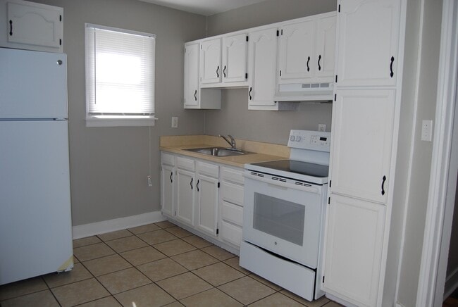 Building Photo - 868 Clarks Ln