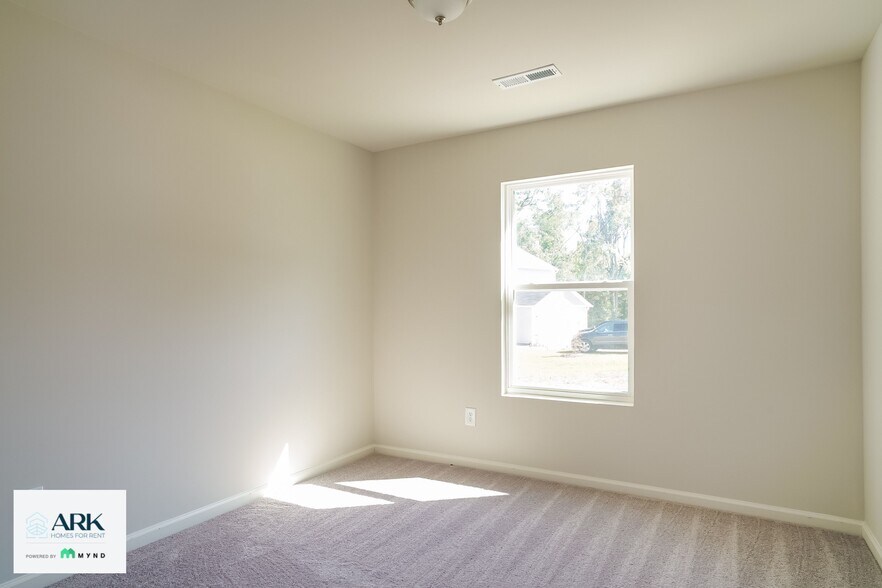 Building Photo - 2601 Provence Dr SE