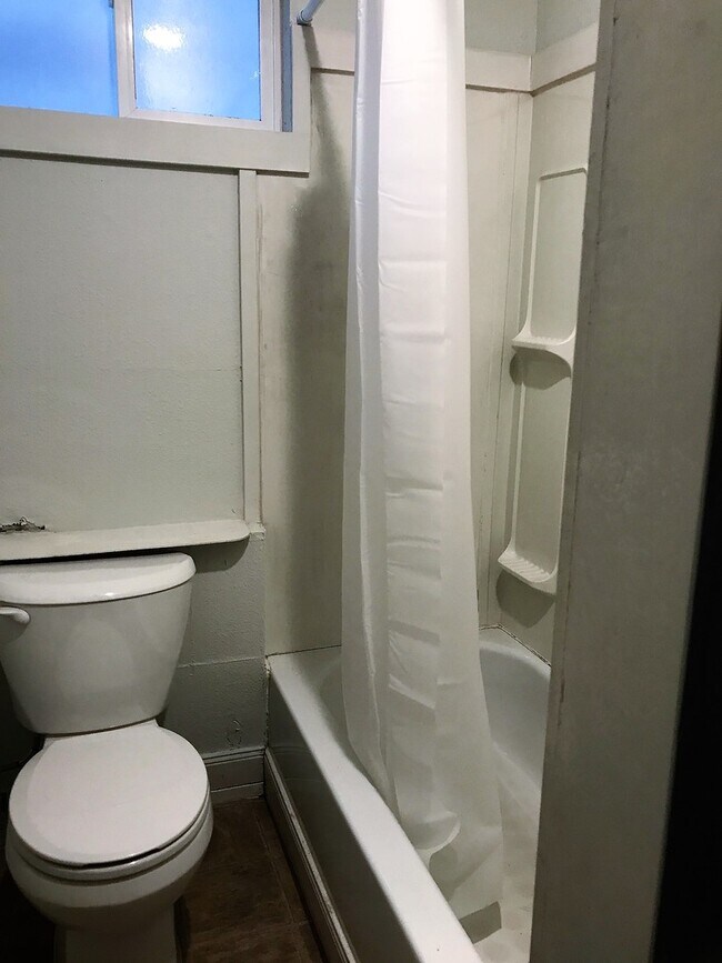 Building Photo - Charleston District- 1 bed 1 bath with W/D...