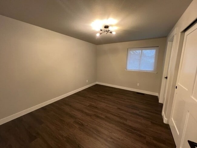 Building Photo - 3bd 2 bth rambler