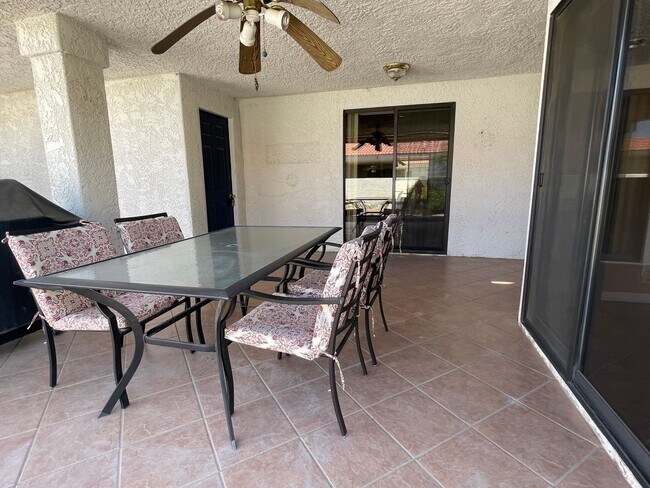 Building Photo - Desirable Windsor Beach Condo! Unfurnished...