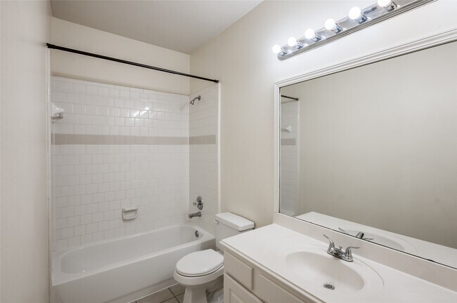 Building Photo - 3402 Caloway Ct