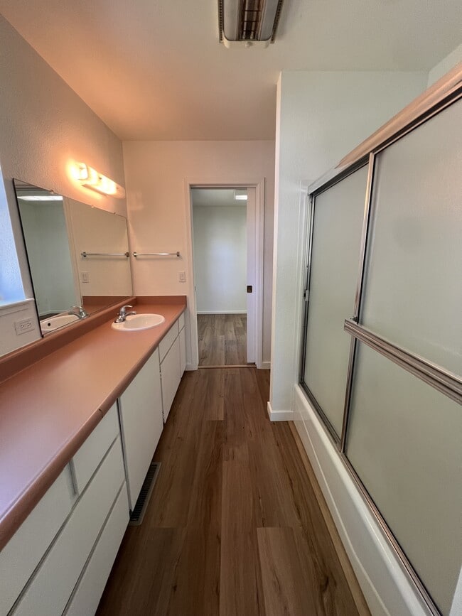 Building Photo - 503 1/2 S Auburn St