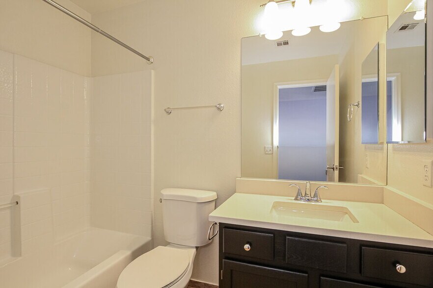 Building Photo - 116 W Monona Dr