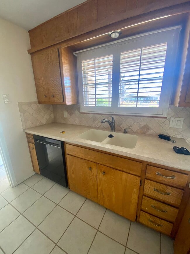 Building Photo - PRE-LEASING JULY.