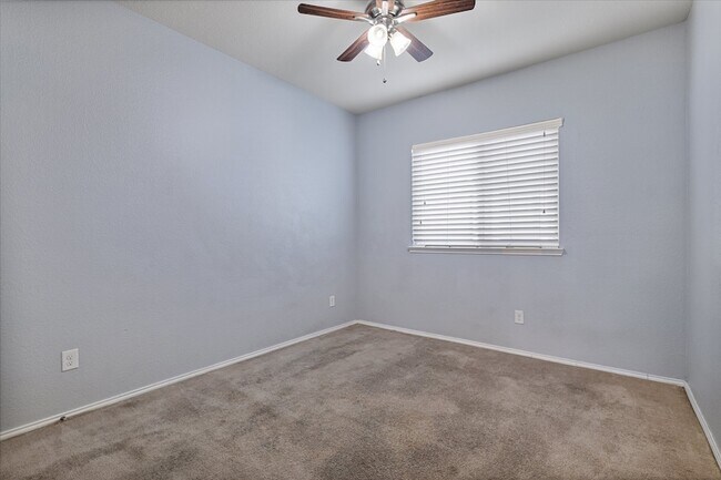 Building Photo - 9141 Blackstone Dr
