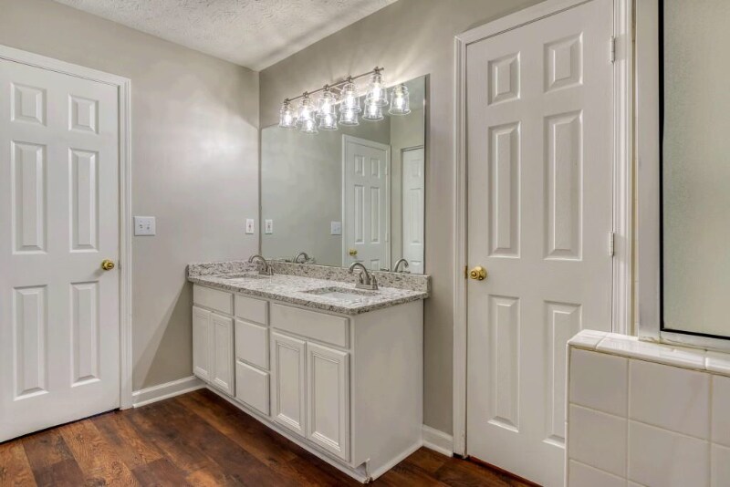Building Photo - 3036 Regal Park Ct