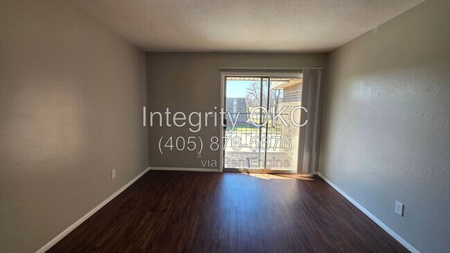 Building Photo - 3907 N Rockwell Ave