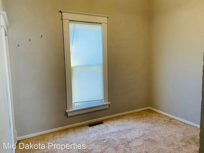 Building Photo - 2 br, 1 bath House - 807 E 6th