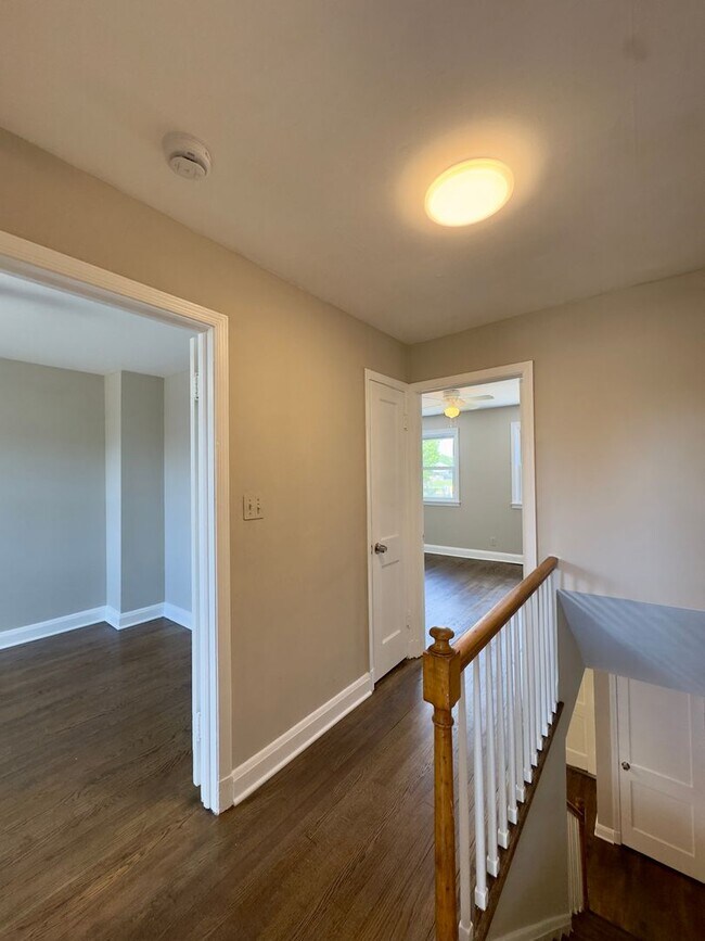 Building Photo - 433 Oakwood Rd